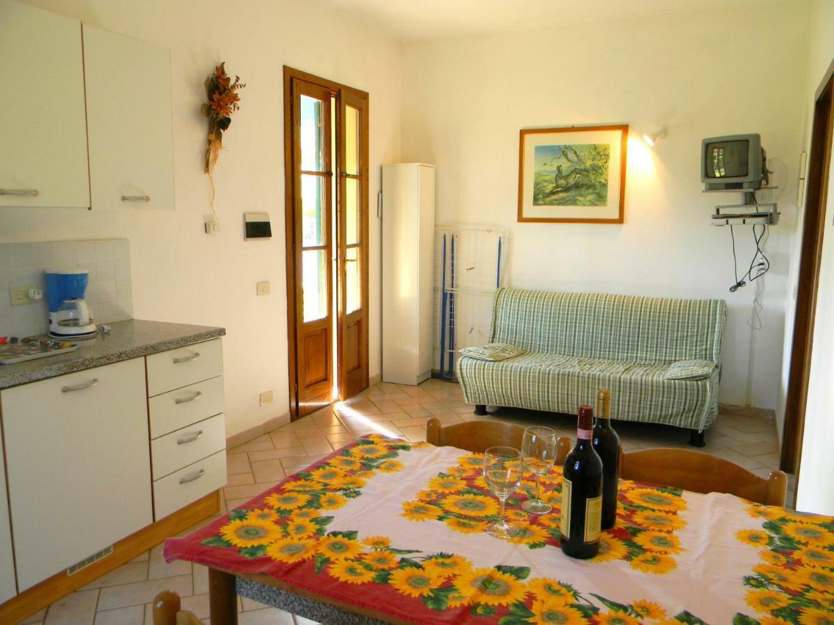 Appartamenti Avanella A 150 Mt Dalla Piscina 150 Mt From Swimming Pool チェルタルド エクステリア 写真